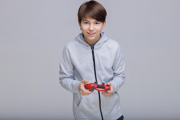 16岁男学生剪什么发型