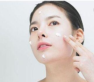 脸上喜欢长痘痘用什么护肤品好