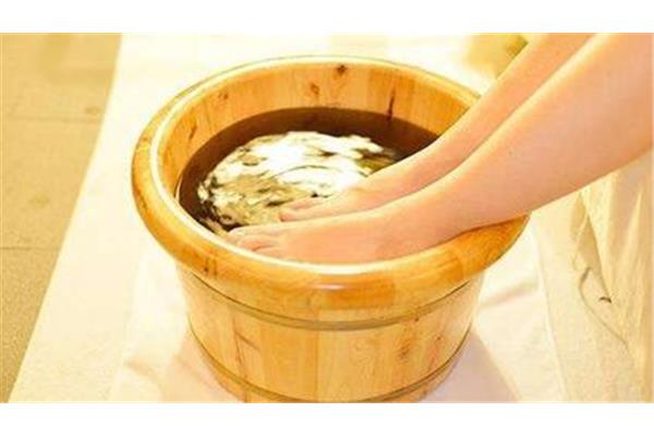 姜煮水泡脚有什么好处