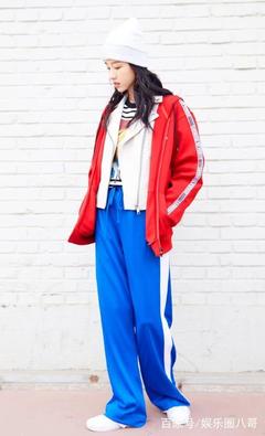 蓝色校服配什么外套 冬天穿校服里面的衣服怎么搭配