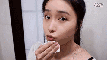 为什么我一化妆就长痘
